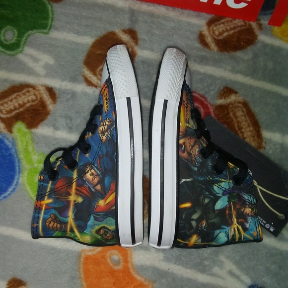 Converse "Justice League" Chuck Taylors - Picture 3 of 12